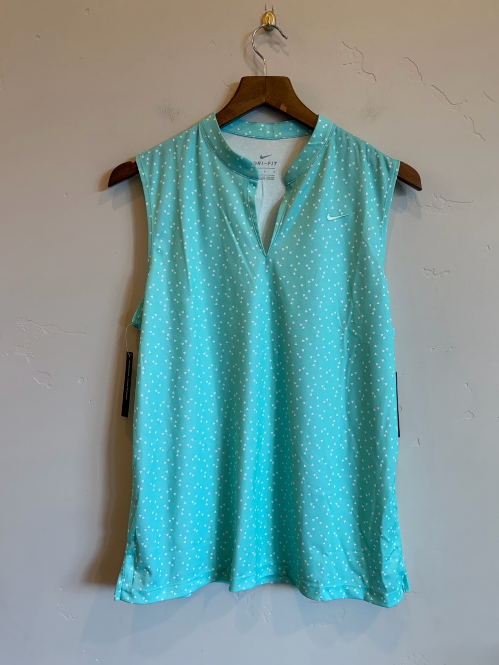 NIKE Dri-Fit Light Teal Scattered Triangles Golf & Tennis Sleeveless Jersey Top